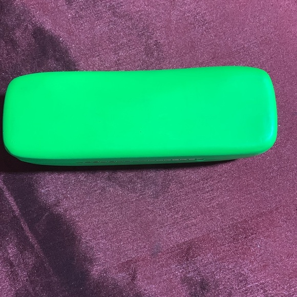 Ray-Ban Eye Glass Case Hard Shell Protective Green w/Red Interior - Picture 3 of 5